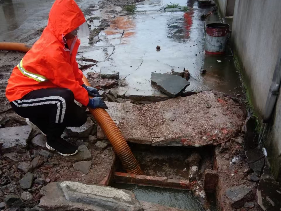 唐山专业清理污水池 炜誉市政以规范流程守护城市 “肠道”