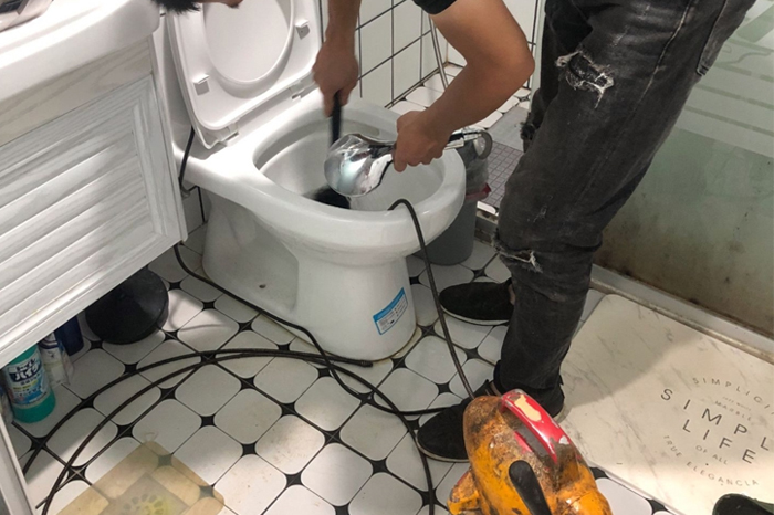 唐山马桶堵塞自己疏通还是找师傅？专业上门服务让你省时更省心