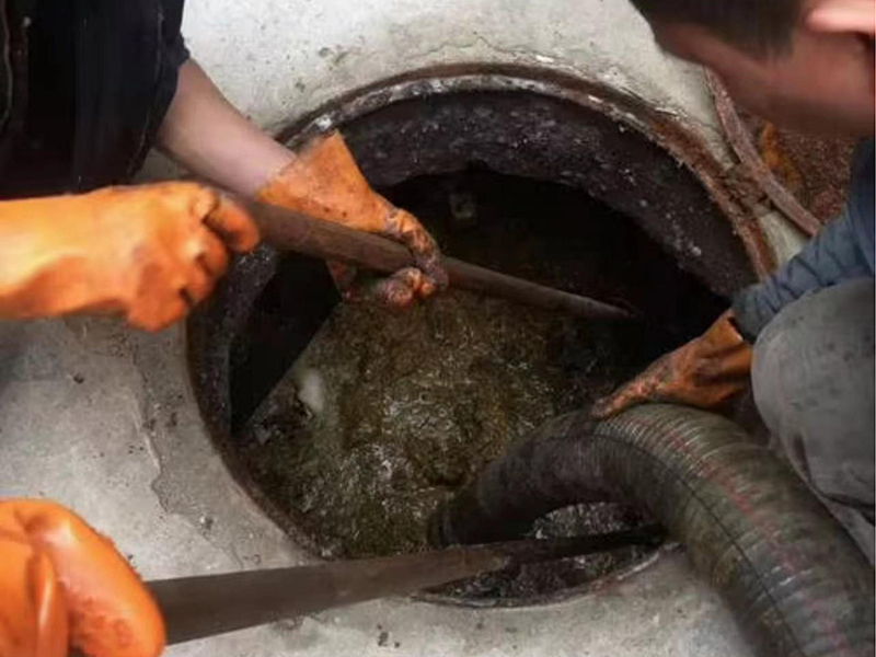 唐山清理化粪池时如何避免沼气的危害？